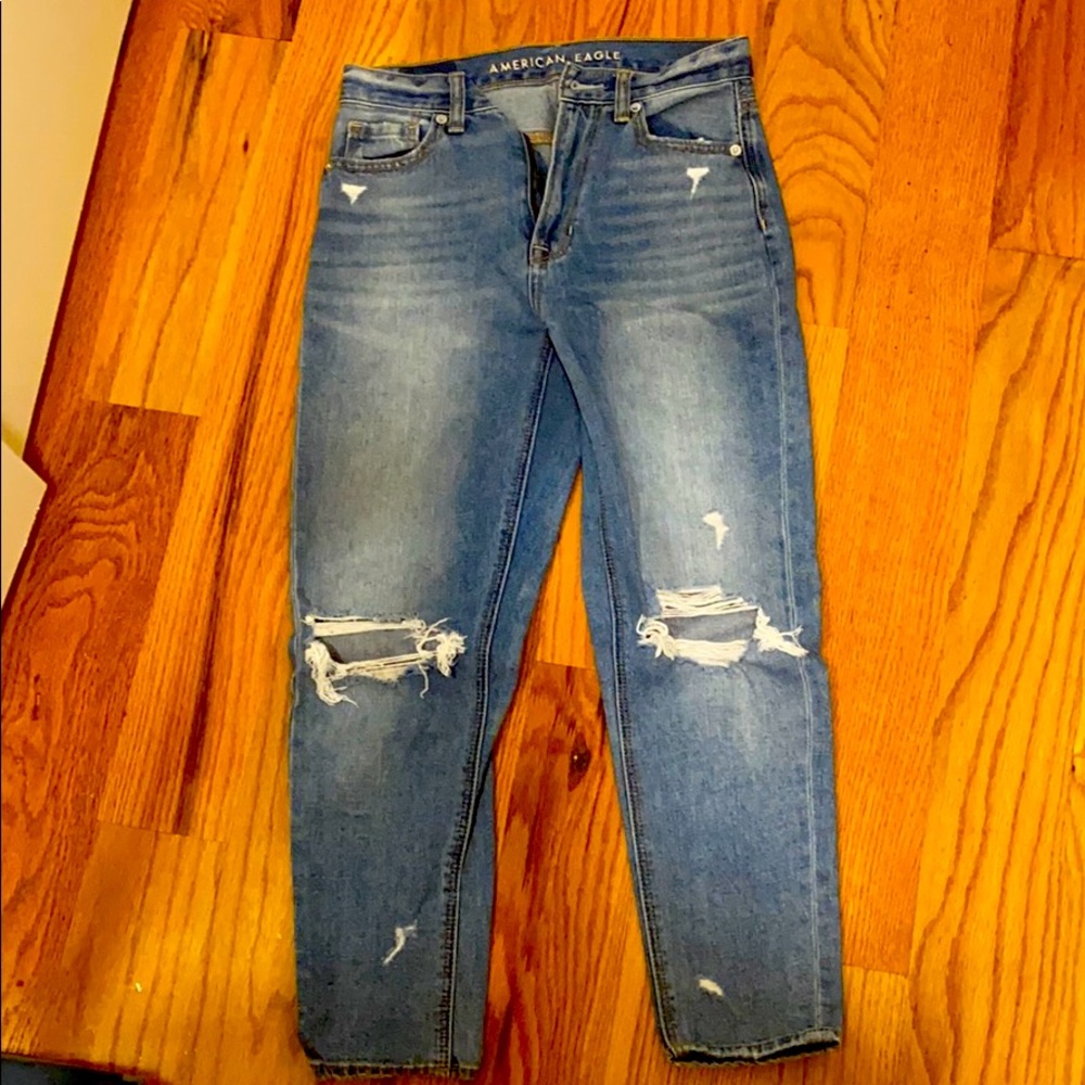 American Eagle MOM JEANS